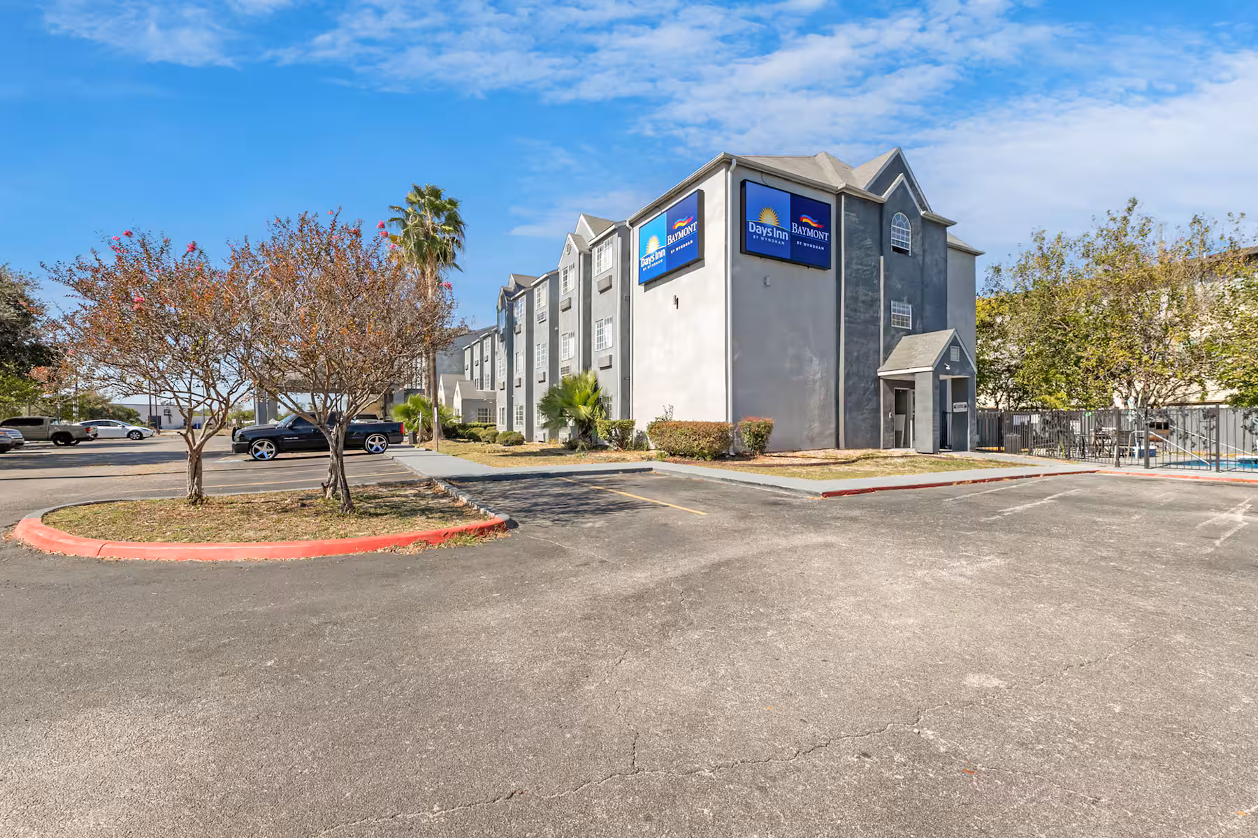 Hotel with Free Parking San Antonio TX featuring convenient parking and comfortable accommodations at Baymont San Antonio Downtown TX
